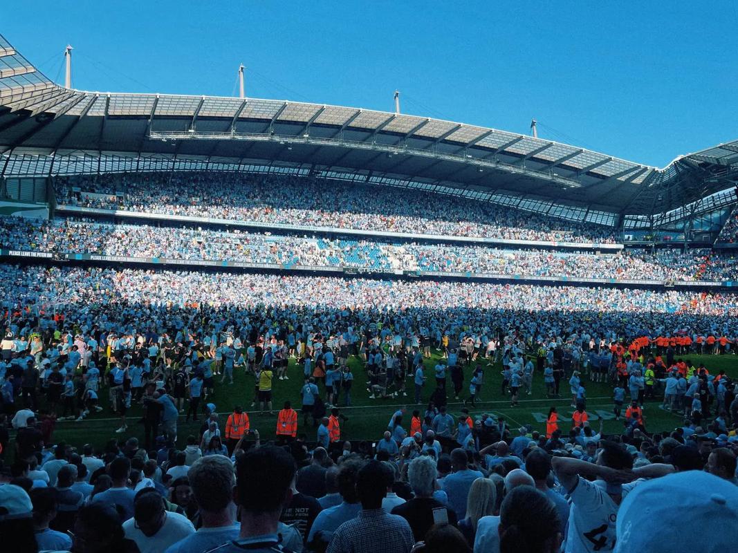 欧冠夺冠赔率：巴萨1赔4居首 大巴黎皇马紧追（欧冠冠军赔率：巴萨1赔4领跑，巴黎与皇马紧随其后）