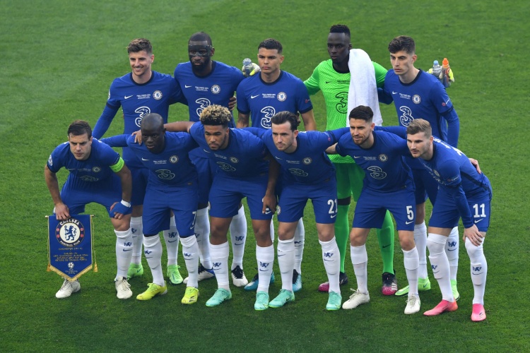 皇马曼联拜仁等豪门争夺里尔18岁中场布阿迪，转会费6000万欧（皇马、曼联、拜仁等欧洲豪门竞逐里尔18岁中场新星布阿迪，标价6000万欧元）