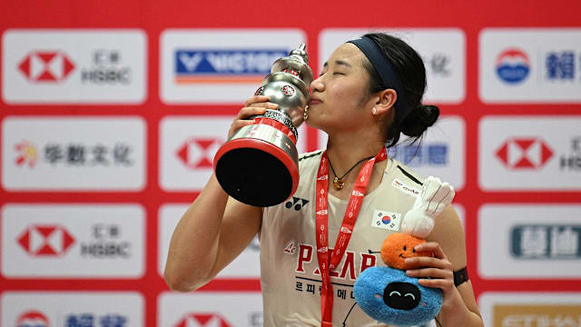 巴萨临时更换发布会人选，德容让位马丁内斯（巴萨临时调整发布会安排，马丁内斯取代德容出席）