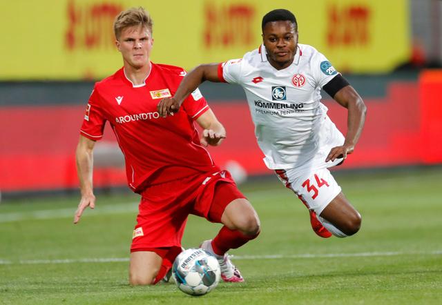 阿斯：拉菲尼亚因为肌肉不适缺战贝蒂斯，他能出战下场欧冠（阿斯：拉菲尼亚肌肉不适无缘战贝蒂斯，预计下场欧冠可复出）