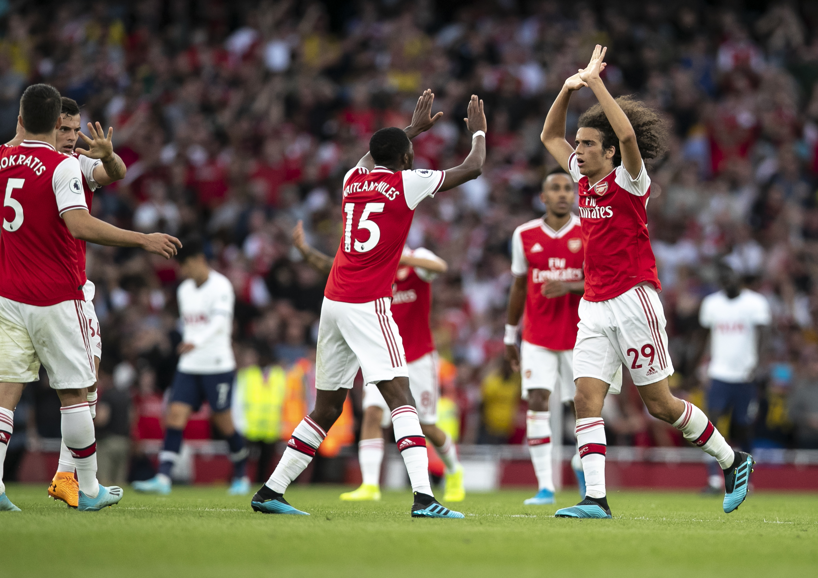 37岁80天，莱万是西甲历史上演帽子戏法第四年长的球员（莱万37岁80天，成为西甲历史上第4年长完成帽子戏法的球员）