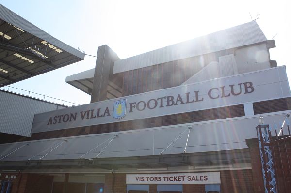 F1阿布扎比站二练：可以庆祝冠军了？诺里斯强势领先（F1阿布扎比站二练：冠军已在望？诺里斯强势领跑）