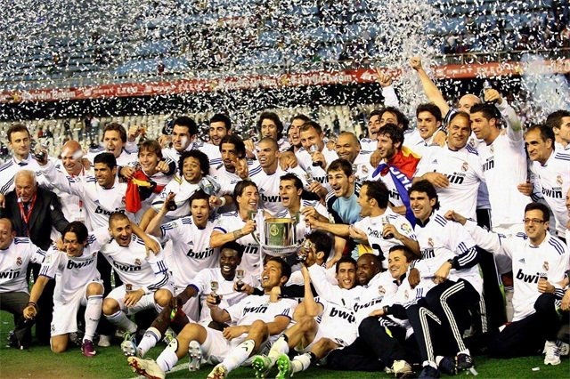 拜仁连续18场联赛每场都至少进两球，距德甲纪录只差两场（拜仁已18轮联赛场场至少两球，距离德甲纪录仅差两场）