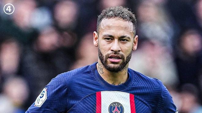 曼联加快与皇马球星的谈判，力图签下这位状态火热的球星。（曼联加速与皇马球星谈判，力争签下这位状态正佳的球星）