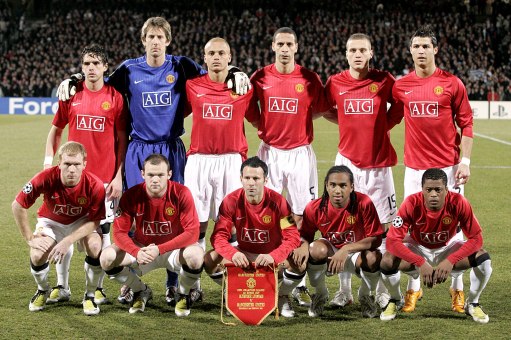 今年上海双雄争冠战启用外籍裁判，去年的主裁为傅明、李海新（今年上海双雄争冠对决将由外籍裁判执法，去年主哨为傅明、李海新）