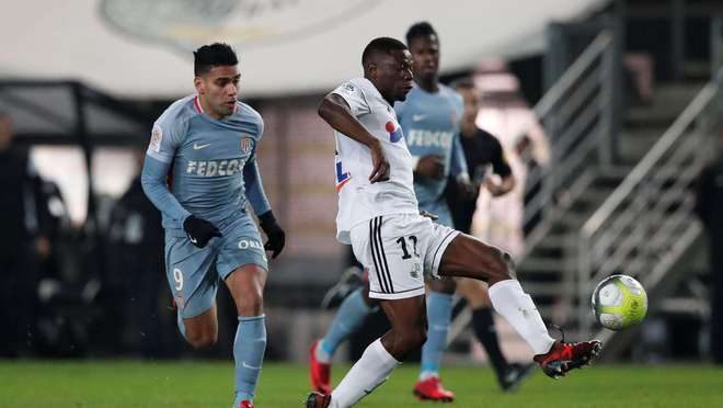 记者：当初是佩普要国足跟越南打对攻，还开小会不让陈洋参加（记者爆料：佩普曾主导国足与越南对攻，并召开小范围会议排除陈洋）