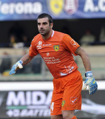 土耳其法院将费内巴切和加拉塔萨雷球员关押候审等待赌博的审判（土耳其法院拘押费内巴切与加拉塔萨雷球员，涉赌案候审）