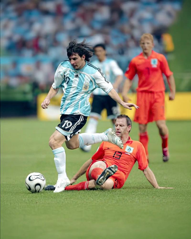 科斯米：小法的赛后言论并非傲慢，但科莫明显和国米存在差距（科斯米：小法赛后言论并不傲慢，但科莫与国米的实力差距依然明显）